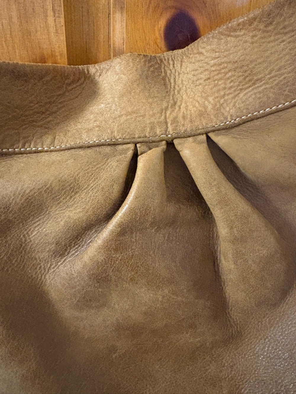 Roots Olivia Tan Leather Shoulder Bag with crossbody strap, made in Canada - Picture 2 of 16
